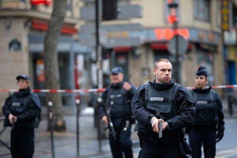 Γαλλία | Δύο νεκροί κι ένας τραυματίας στο Παρίσι από τρομοκρατική επίθεση με μαχαίρι – Ανέλαβε την ευθύνη ο ISIS