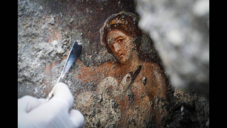 Ανακαλύφθηκε στην Πομπηία ερωτική τοιχογραφία με θέμα την αποπλάνηση της Λήδας