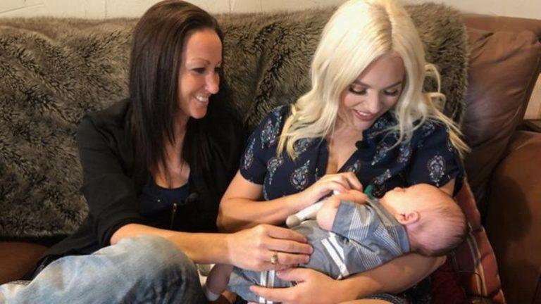 ΗΠΑ: Για πρώτη φορά δύο μητέρες κυοφόρησαν το ίδιο μωρό