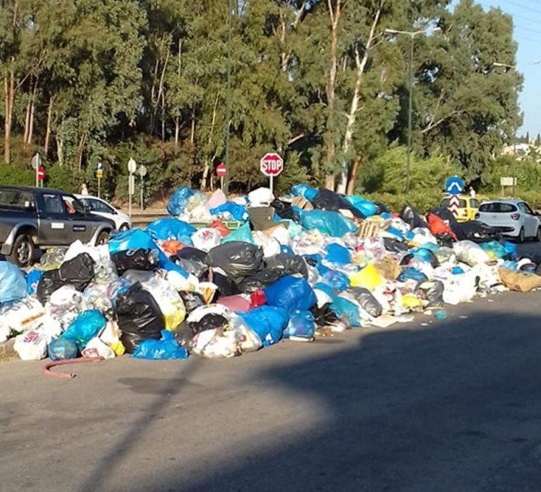 Γράφει η Λένα Σιμάτη | Σοβαρά προβλήματα με τα σκουπίδια – Τι είχε πει ο Αντιδήμαρχος καθαριότητας (photos-video)