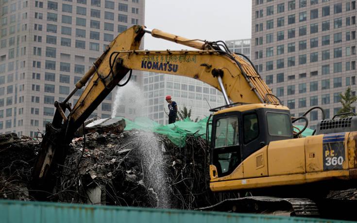 Κατέρρευσε κτίριο στη Σαγκάη, τουλάχιστον δέκα εγκλωβισμένοι