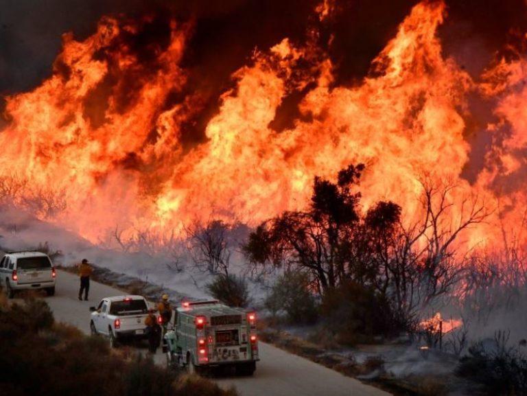 Η.Π.Α. – Καλιφόρνια | Εκτός ελέγχου δασική πυρκαγιά – Ένας νεκρός & πάνω από 100.000 στρέμματα γης καμμένα (video)