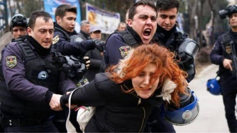Ερντογάν: Ασέβεια απέναντι στο Ισλάμ η συγκέντρωση των γυναικών στην Κωνσταντινούπολη