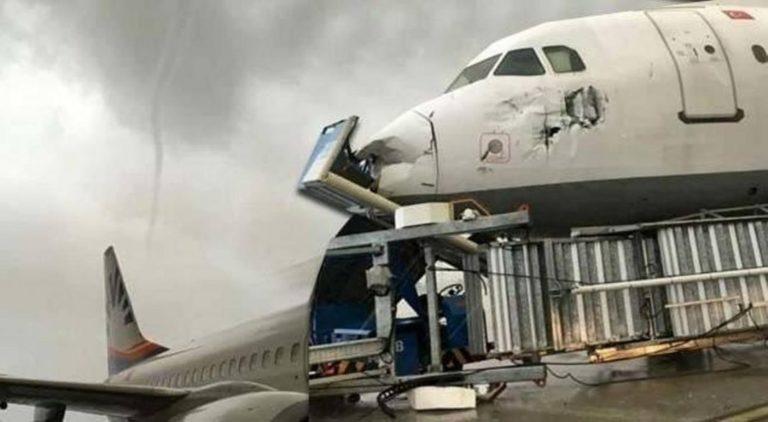 Τρόμος σε αεροδρόμιο: Ανεμοστρόβιλος «σηκώνει» αεροπλάνα και λεωφορεία (photos – video)