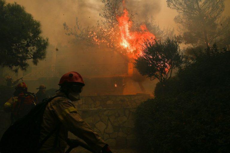 Σε “πύρινο κλοιό” η Αττική – “Μάχη” με τις φλόγες σε Κινέτα, Κάλαμο & Πεντέλη (videos+photos)
