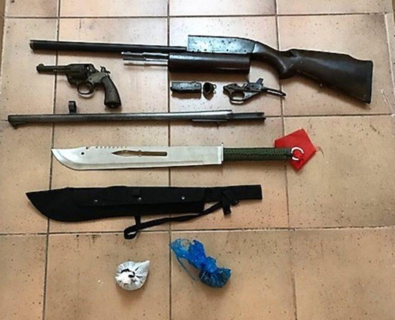 Ιόνια Νησιά | Τρεις συλλήψειςγια τα κατά περίπτωση αδικήματα της παράνομης κατοχής ναρκωτικών ουσιών, κροτίδων και όπλων (photos)