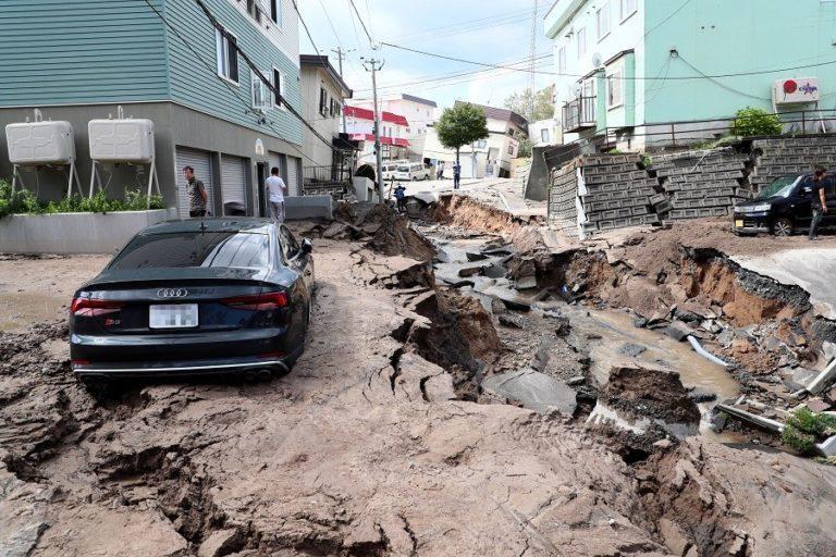 Ιαπωνία | Φονικός σεισμός στο Χοκάιντο – Τουλάχιστον 8 νεκροί – Αγνοούνται άλλοι 32 άνθρωποι (video)