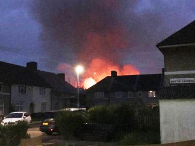 Αγγλία | Πυρκαγιά σε δημοτικό σχολείο στο Λονδίνο – Επιχειρούν 80 πυροσβέστες
