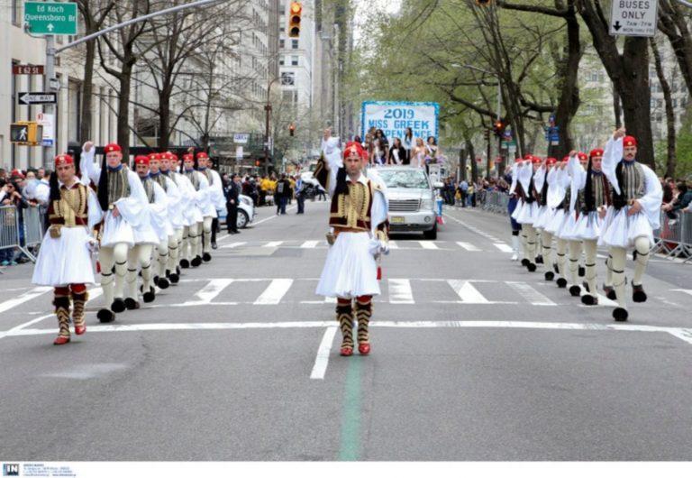 Νέα Υόρκη | Η παρέλαση των τσολιάδων με το «Μακεδονία ξακουστή» από τη Φιλαρμονική “Μάντζαρος” (photos-video)