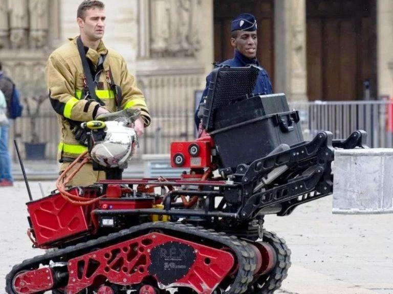 “Colossus” | Το ρομπότ που χρησιμοποίησε η Πυροσβεστική στην Παναγία των Παρισίων (video)