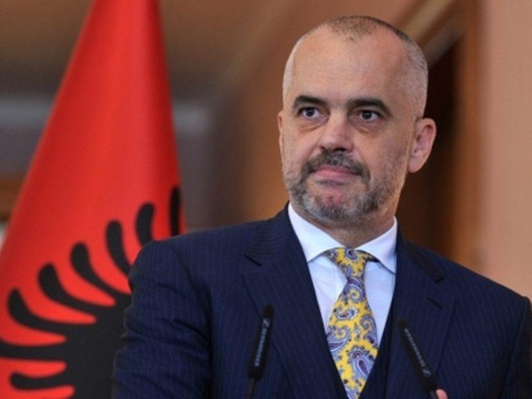 Αλβανία | Πέταξαν αυγά στον Πρωθυπουργό Έντι Ράμα μέσα στη Βουλή (videos)