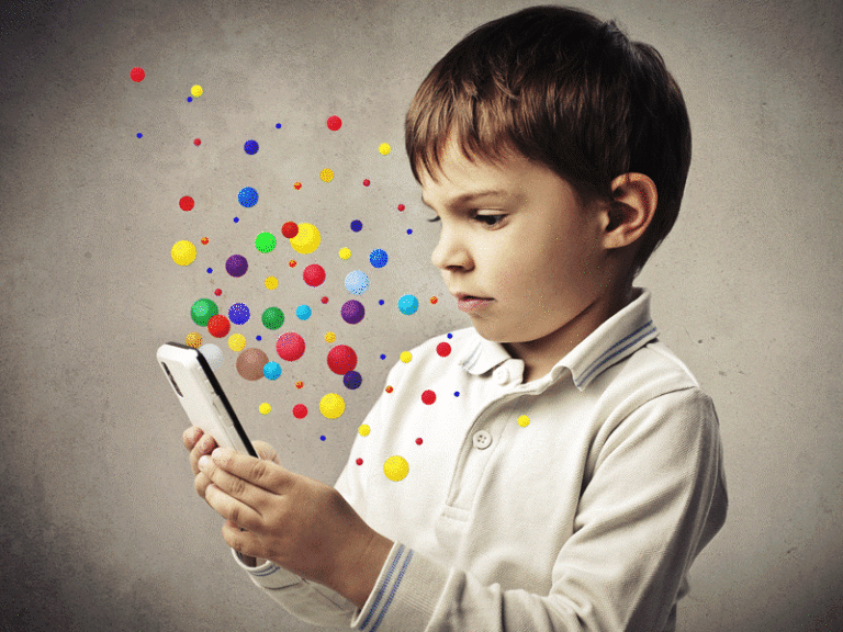 Smartphones | Έχουν σοβαρό αντίκτυπο στον εγκέφαλο των παιδιών