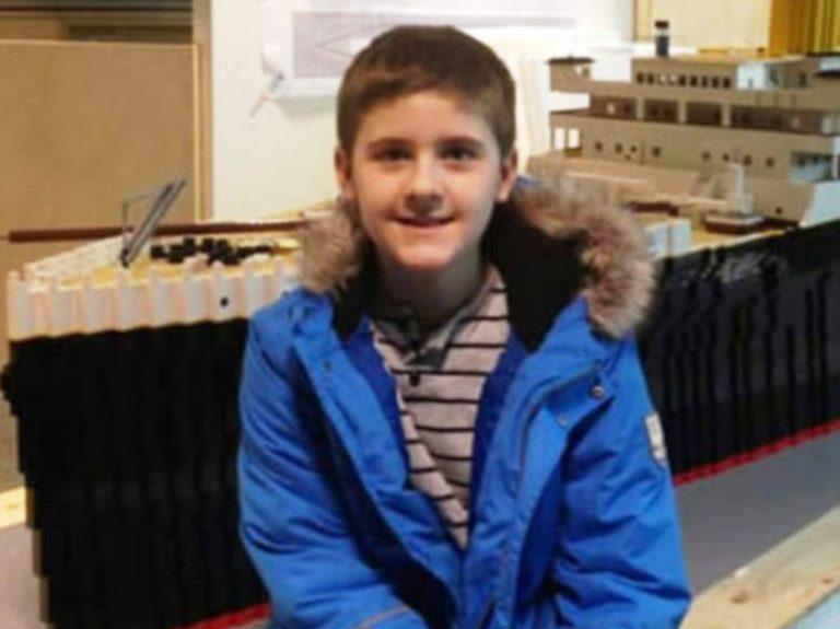 Δεκαπεντάχρονος με αυτισμό έφτιαξε τον Τιτανικό με 65.000 τουβλάκια Lego (video+photos)