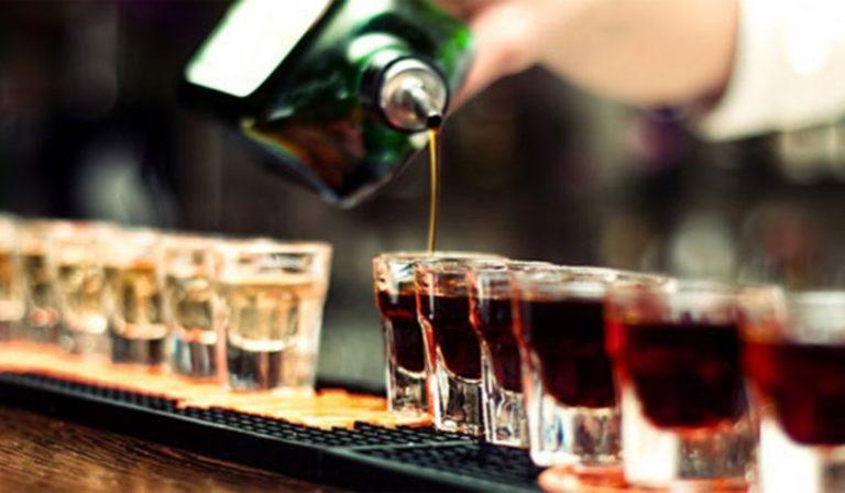 Αυξάνεται η κατανάλωση αλκοόλ παγκοσμίως – Πόσο πίνουν οι Έλληνες