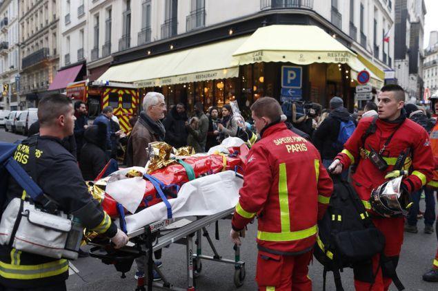 Εικόνες χάους στο Παρίσι μετά την έκρηξη, σαν εμπόλεμη ζώνη – Νεκροί και τραυματίες