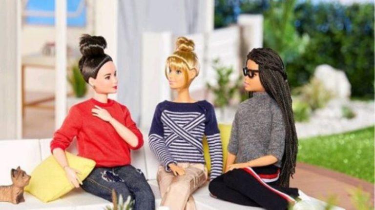 Η Barbie αποκτά ιδιαιτερότητες και κάθεται σε αναπηρικό αμαξίδιο