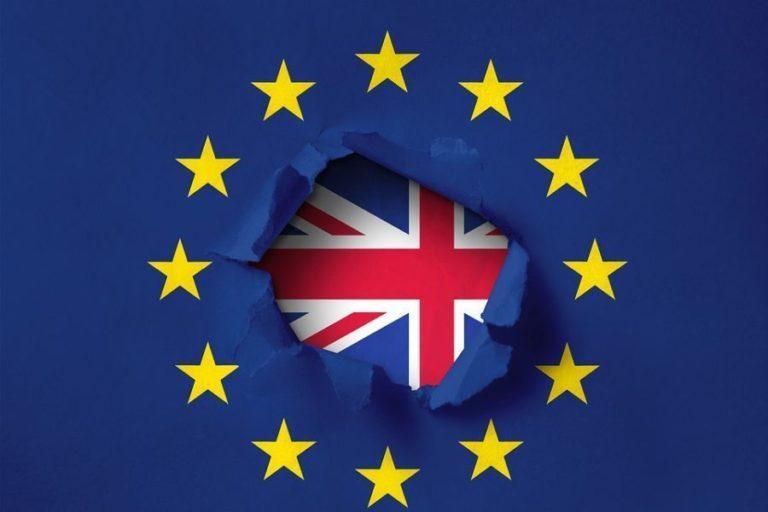 Απειλές από τη Βρετανία – Τέλος στην ελεύθερη κίνηση προσώπων αν γίνει άτακτο Brexit