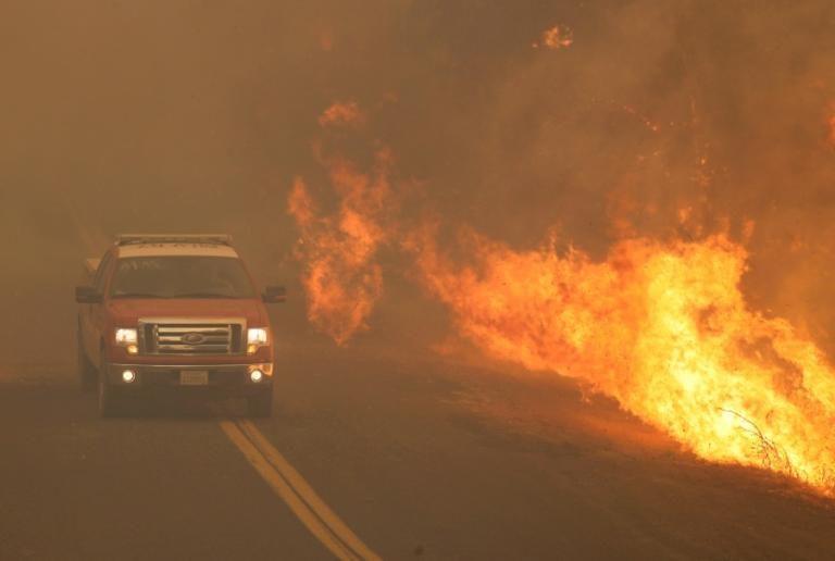 Μεγα-πυρκαγιά καίει την Καλιφόρνια