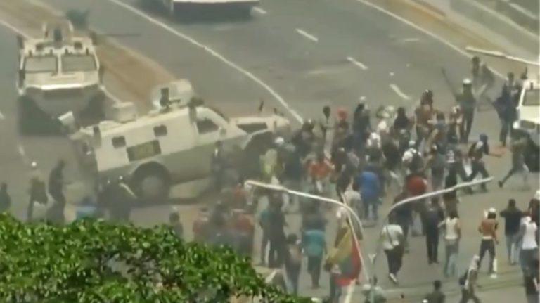 Βενεζουέλα: Όχημα του στρατού ποδοπάτησε ομάδα πολιτών στο Καράκας