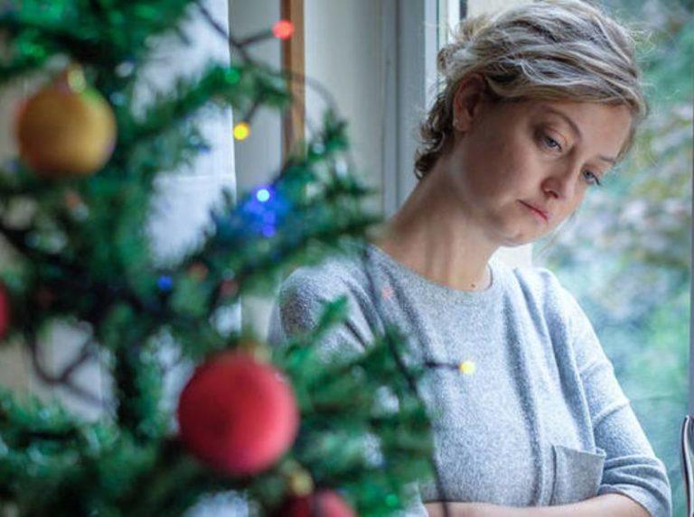 «Κατάθλιψη» των εορτών: Είναι επικίνδυνη για την ψυχική μας υγεία;