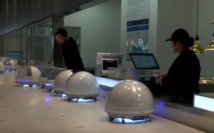 Οι σερβιτόροι-ρομπότ της Κίνας | Video