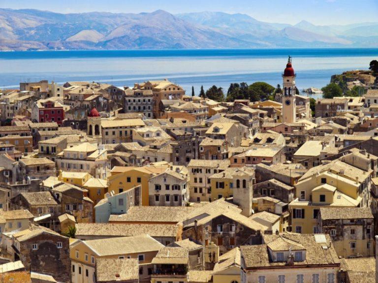 Conde Naste Traveller : Κέρκυρα και Σαντορίνη τα δύο ελληνικά νησιά στα τοπ 25 μέρη στον κόσμο για διακοπές το Σεπτέμβριο