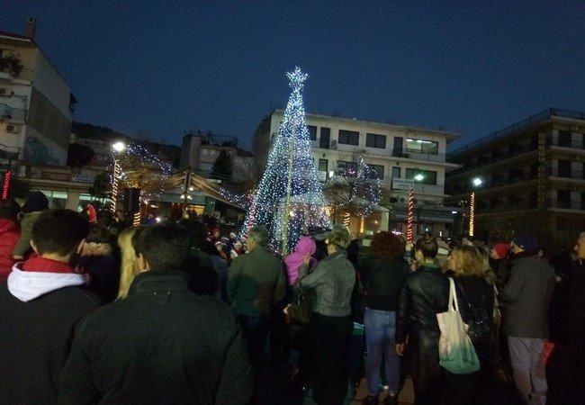 Ηγουμενίτσα | Άναψαν το Χριστουγεννιάτικο δέντρο
