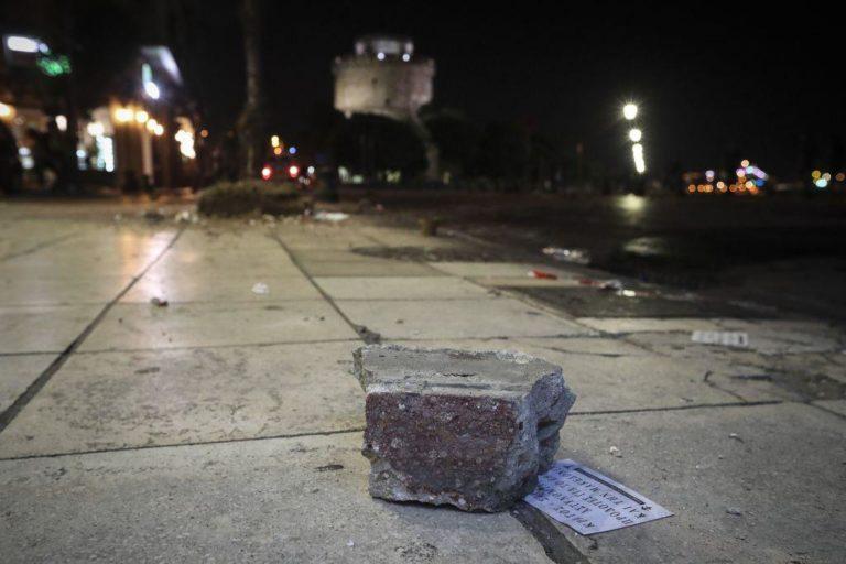 Βομβαρδισμένο τοπίο η Θεσσαλονίκη μετά τα εκτεταμένα επεισόδια