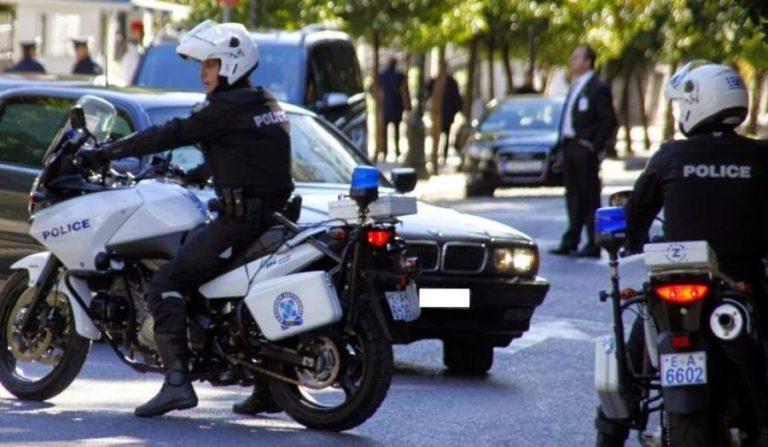Θεσσαλονίκη: Αστυνομικός της ομάδας “Ζ” έσωσε βρέφος παρέχοντάς του τις πρώτες βοήθειες