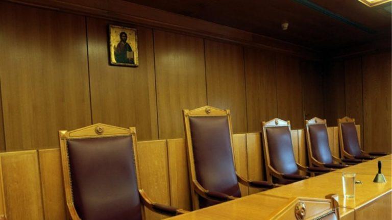 «Όχι» του ΣτΕ στην Ένωση Αθέων – Δεν θα κατέβουν οι θρησκευτικές εικόνες από τη δικαστική αίθουσα