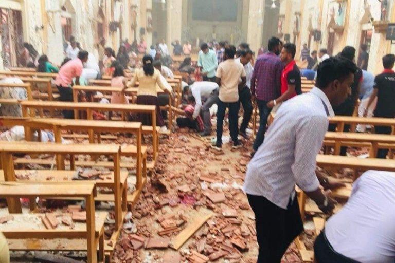 Εκρήξεις σε τρεις εκκλησίες και σε τρία ξενοδοχεία στη Σρι Λάνκα – Τουλάχιστον 156 νεκροί (video)