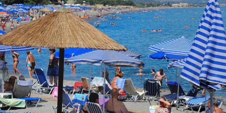 Eurostat: Οι μισοί Έλληνες δεν έχουν την οικονομική δυνατότητα για διακοπές