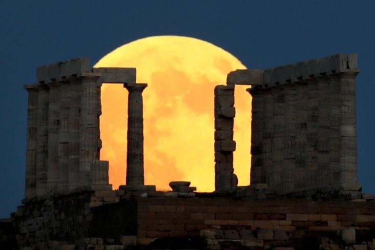 Στιγμές αληθινής μαγείας από το «ματωμένο φεγγάρι» στην Ελλάδα και τον κόσμο! [pics]