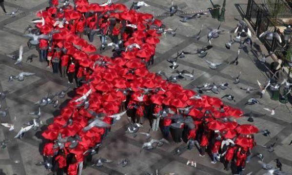AIDS: 16.637 άτομα ζουν με τον HIV στην Ελλάδα