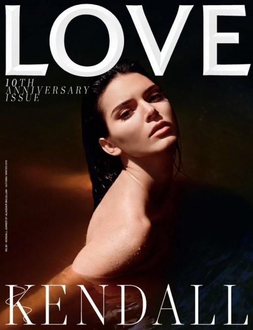 Η Kendall Jenner γιορτάσει τα 10 χρόνια του περιοδικού Love ποζάροντας topless!