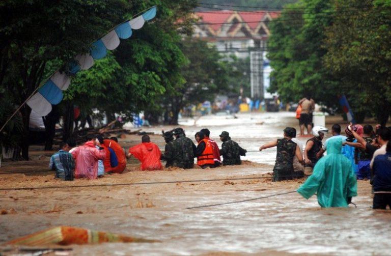 Φονικές πλημμύρες στην Ινδονησία – 59 νεκροί, 25 αγνοούμενοι