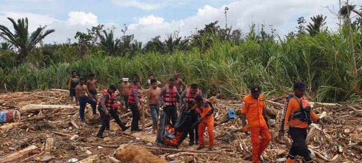 Ινδονησία: 2 νεκροί από κατολίσθηση -Στους 58 οι νεκροί από τις πλημμύρες