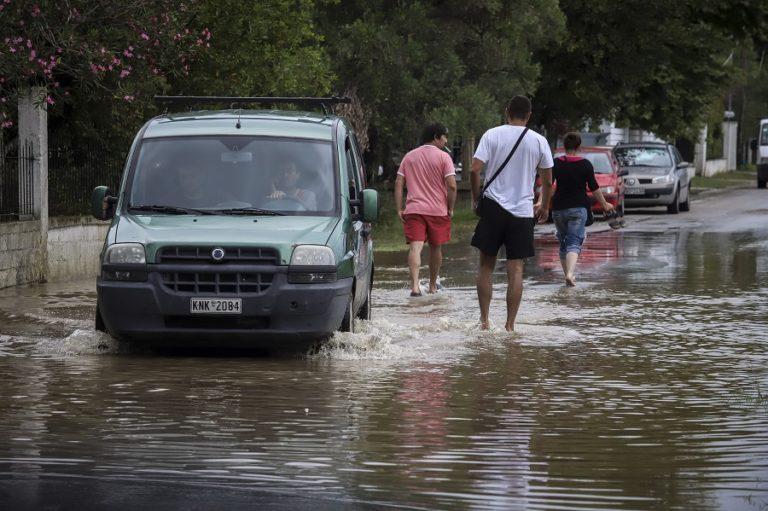 Κακοκαιρία | Πολλά προβλήματα σε όλη την Ελλάδα – Πλημμύρες σε Καστοριά & Φάρσαλα