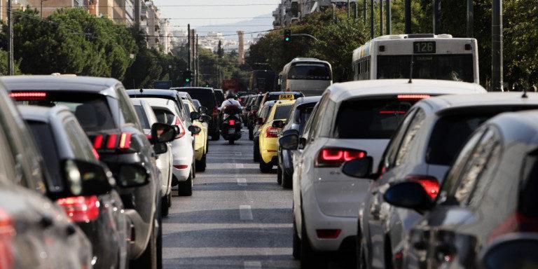 Μείωση στα τέλη κυκλοφορίας για τα «καθαρά» αυτοκίνητα -Το σχέδιο της κυβέρνησης