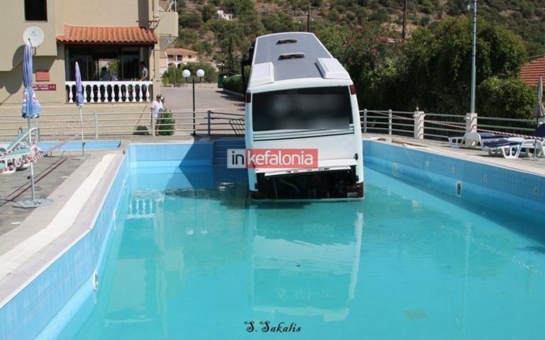 Λεωφορείο έπεσε σε πισίνα στην Κεφαλονιά!