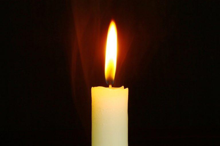 Κοριτσάκι στην Πάτρα κάηκε από κερί γιατί δεν έχουν ρεύμα στο σπίτι