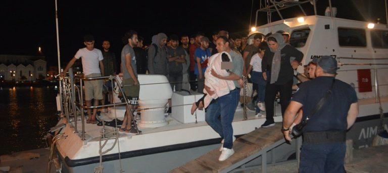 Ζάκυνθος | Έφτασαν στο λιμάνι οι 36 πρόσφυγες και μετανάστες | Συνελήφθησαν οι διακινητές