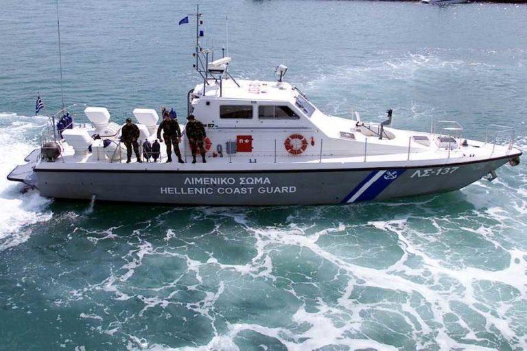 Προσάραξε σκάφος στη Λευκάδα – Καλά στην υγεία τους οι 2 αλλοδαποί