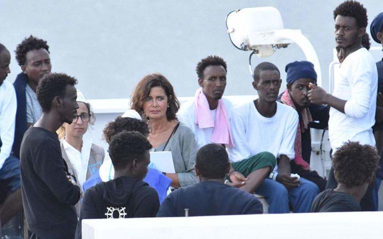 Ιταλία: Τέλος στο θρίλερ με τους πρόσφυγες του πλοίου «Diciotti»