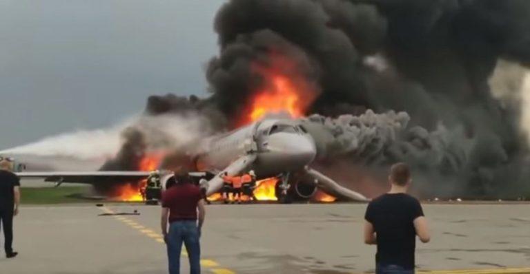 Τραγωδία στη Μόσχα – Ο συγκυβερνήτης σκαρφαλώνει στο φλεγόμενο αεροσκάφος (video)