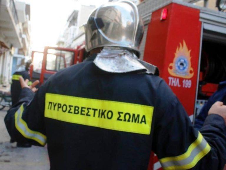 Ψηφίστηκε στη Βουλή η ανανέωση της θητείας 1.500 εποχικών πυροσβεστών