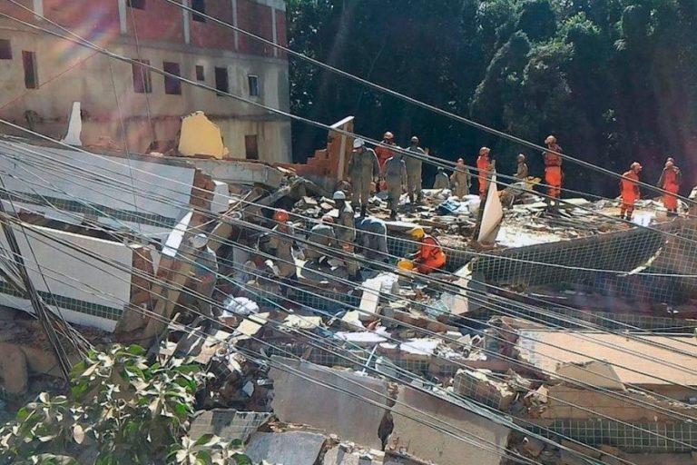 Τραγωδία στις φαβέλες της Βραζιλίας – Η κατάρρευση δύο τετραώροφων κτιρίων αποδείχθηκε μοιραία για δύο ανθρώπους (video)