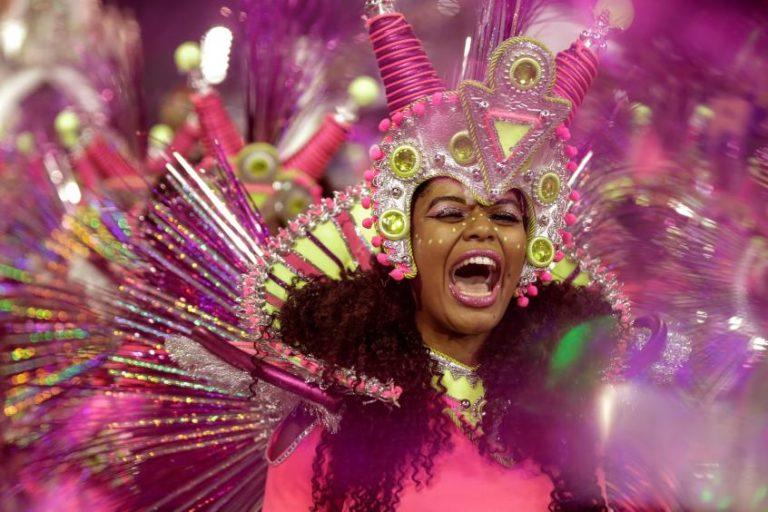 Φαντασμαγορικές εικόνες από το καρναβάλι του Ρίο (photos)