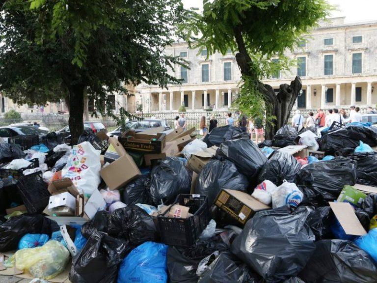  Μαζεύονται ξανα τα σκουπίδια σε αρκετές περιοχές (video)