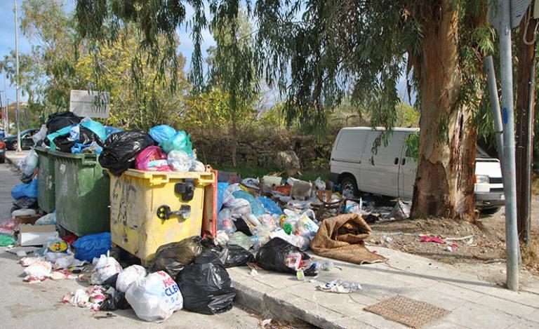 Ζάκυνθος | Την εμφάνισή τους στους δρόμους του νησιού έχουν κάνει σωροί των σκουπιδιών